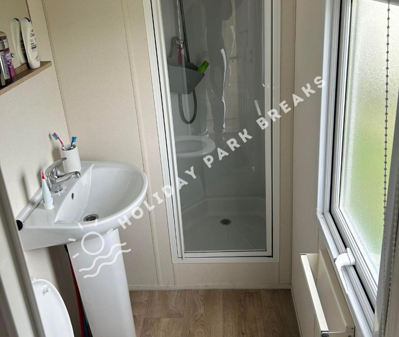 Bronze 2 Bed Villa Selsey Bagian luar foto